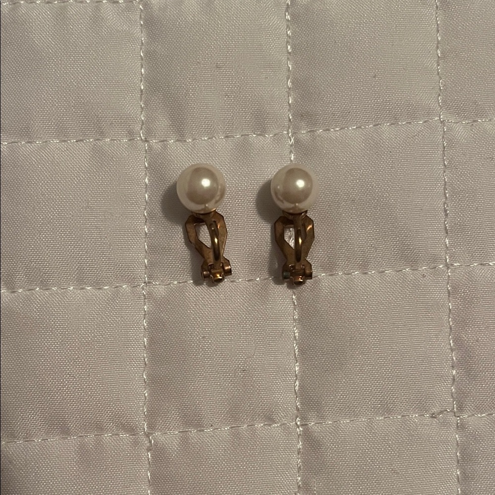Vintage clip on Elegant Gold and Pearl Clip-On Earrings